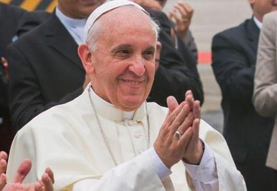 Papa despede-se da Grécia e conclui 35ª viagem apostólica