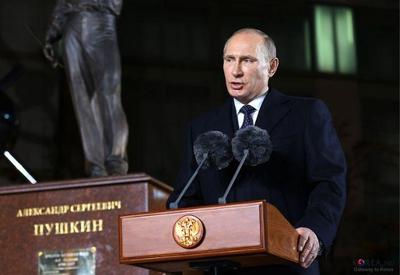 Na véspera de um ano de guerra, Putin cita aumentar forças nucleares