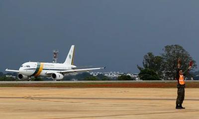 Avião com presidente Lula arremete ao tentar pousar em Sorocaba