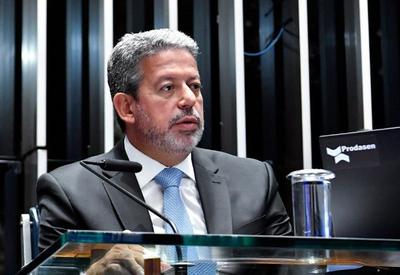Lira suspende atividades da Câmara dos Deputados após explosões na Praça dos Três Poderes