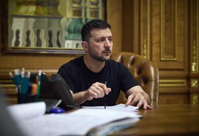 Zelensky diz que "fará de tudo" para acabar com a guerra em 2025