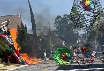 Balão cai e pega fogo dentro de condomínio no interior de SP
