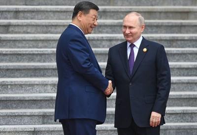 Putin se encontra com Xi e diz que relação Rússia-China não é "dirigida contra ninguém"
