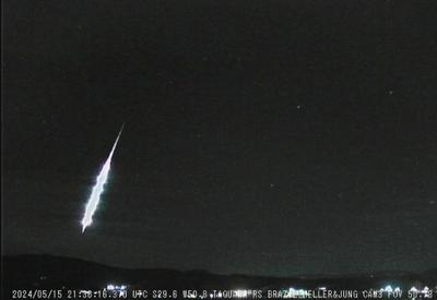 Meteoro é visto cruzando o céu de Santa Catarina