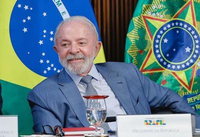 Governo Lula é desaprovado por 54% dos brasileiros e aprovado por 40%, diz pesquisa Ipespe