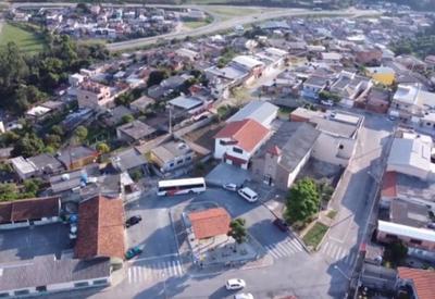 Idoso ataca irmã com marretada durante discussão sobre herança