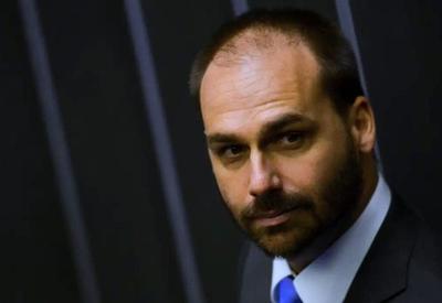 Eduardo Bolsonaro formaliza pedido de afastamento da Câmara