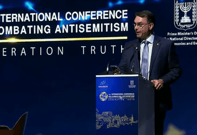 Flávio Bolsonaro chama Lula de antissemita durante evento em Israel