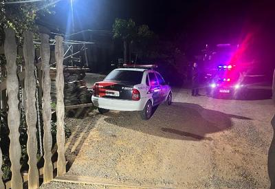 Pai reage e mata bandido que fazia família refém na grande SP