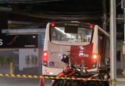 Mulher morre ao ser atropelada por micro-ônibus na zona leste de SP 