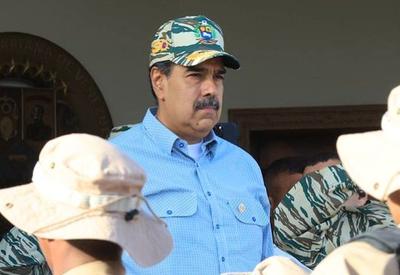 Maduro acusa EUA de tentar mudar regime na Venezuela de forma "terrorista"