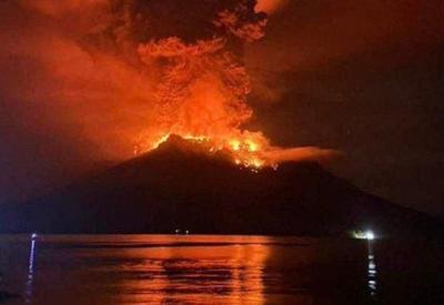 Nova erupção de vulcão deixa pelo menos 10 mortos na Indonésia