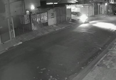 Mulher é baleada durante assalto na Grande São Paulo