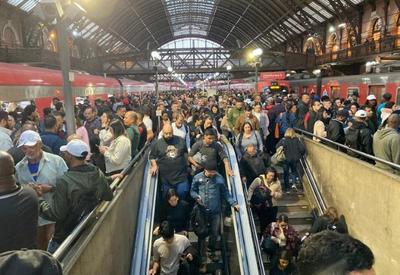 SP: trem da CPTM descarrila e provoca superlotação na Estação Luz