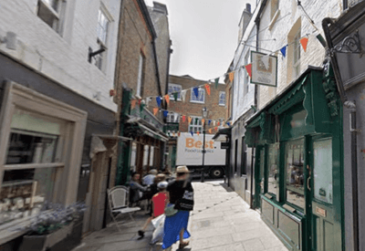 Ladrões usam marreta para roubar joalheria em área nobre de Londres