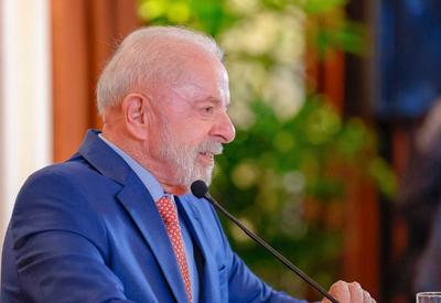 No Vietnã, Lula critica ‘anistia’ e diz que Bolsonaro ‘sabe o que fez’