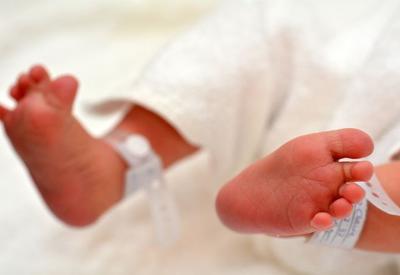 Pais descobrem que tiveram filhos trocados na maternidade após 40 anos