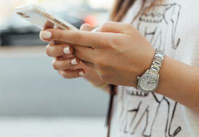 Austrália planeja proibir redes sociais para menores de 16 anos