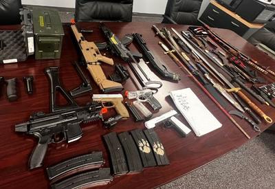 Menino de 11 anos é preso após ameaça de ataque em escola nos EUA