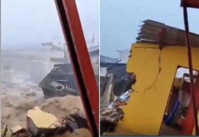 Vídeo: quartel do Corpo de Bombeiros desaba após fortes chuvas em SC