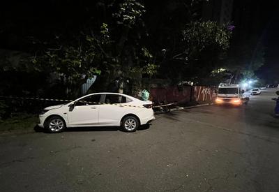 Motorista se assusta com assalto e atropela bandidos na zona sul de SP
