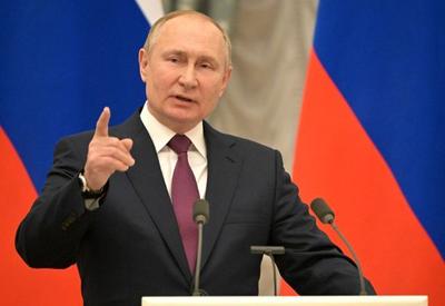 Putin defende ofensiva na Ucrânia e culpa Ocidente por crise entre países