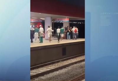 Torcedores do Palmeiras agridem passageiro em estação de trem em São Paulo