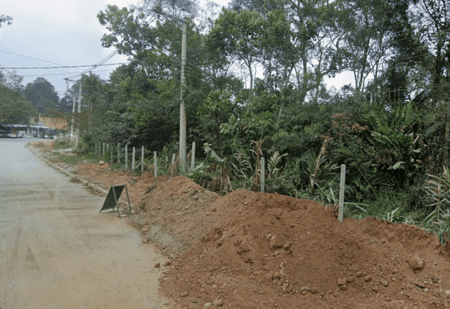 Homem é encontrado morto dentro de carro em córrego em Mauá (SP)