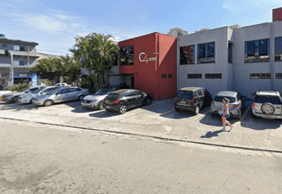 Prefeitura de SP inicia processo para cassar licença de academia por intoxicação em piscina