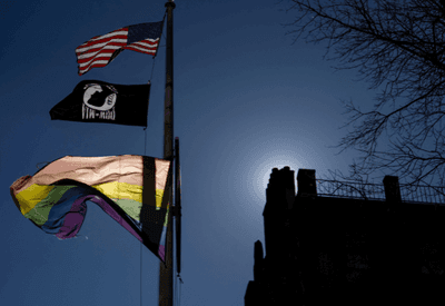 Administração Trump remove bandeira arco-íris do monumento Stonewall, em Nova York