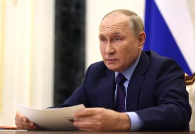 Guerra na Ucrânia: Putin diz estar pronto para sediar reunião com Zelensky em Moscou
