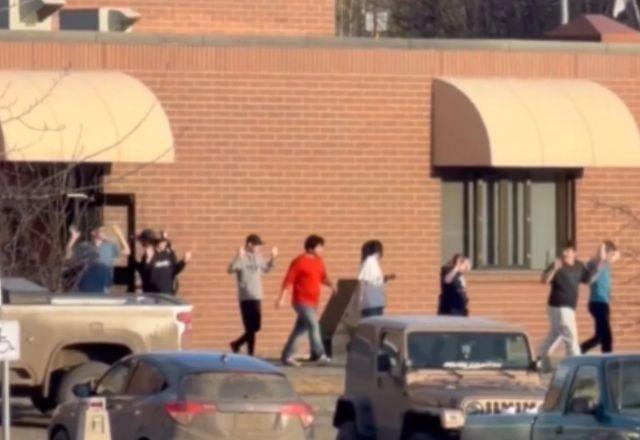 Ataque em escola no Canadá: O que falha antes de um atentado acontecer?