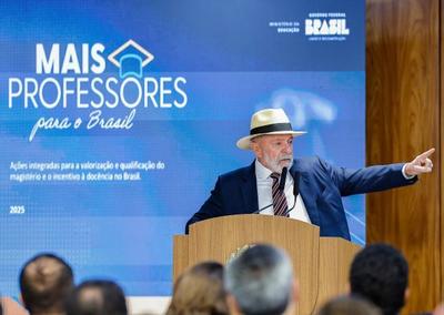 Governo Lula lança programa 'Mais Professores' com incentivos e bolsas de R$ 2 mil para pós-graduação