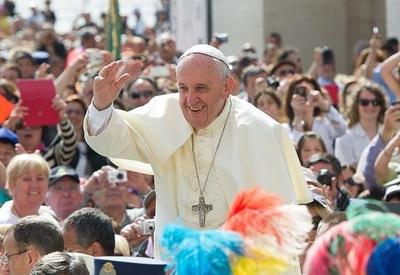 Papa Francisco é vacinado contra a Covid-19 no Vaticano, diz jornal