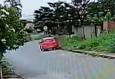 Vídeo: criança foge de carro após tentativa de sequestro