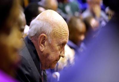 Morre Frederik de Klerk, Nobel da Paz pelo fim do apartheid na África do Sul