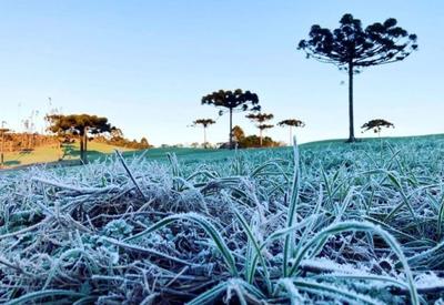 Frente fria provoca alerta de queda de temperatura no Paraná