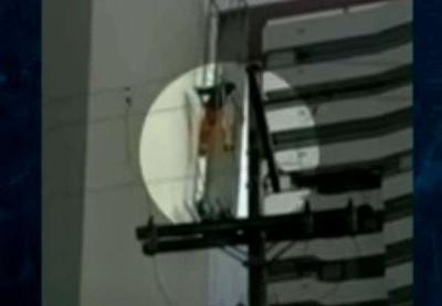 Funcionário cai de altura de 18 metros após andaime de obra ceder em Salvador