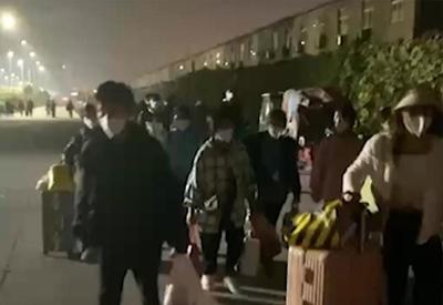Trabalhadores protestam em fábrica de iPhones na China