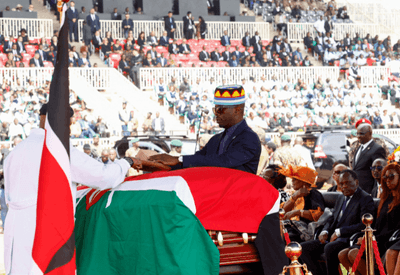 Tumulto em funeral de Raila Odinga deixa 17 feridos em Nairóbi