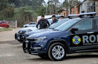 Carro abandonado com cabelo e dedo humano é encontrado em Cotia (SP)