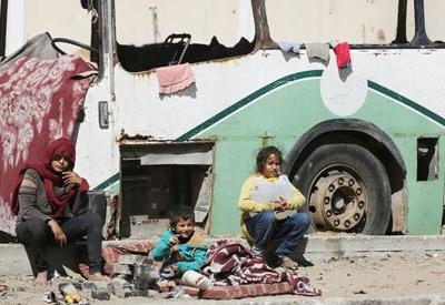 Israel planeja enviar palestinos de Rafah para "ilhas humanitárias" antes de ofensiva terrestre