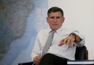 Ex-ministro alfineta Pazuello e diz que hierarquia não é subserviência