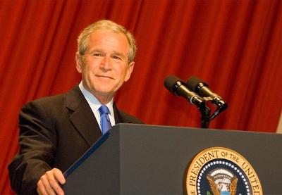 Ex-presidente Bush parabeniza Biden e diz que resultado foi claro