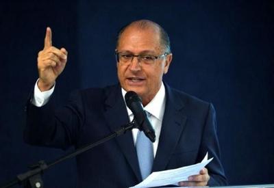 Alckmin critica alta dos juros como medida para controlar a inflação