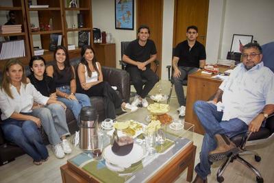 Vice-presidente nacional do PT recebe família dos irmãos Brazão em Maricá (RJ)