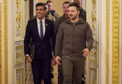 Premiê do Reino Unido faz visita surpresa à capital da Ucrânia