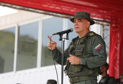 Venezuela anuncia retomada de relações militares com Colômbia