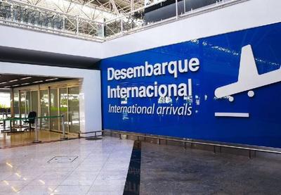 Governo reabre aeroportos para estrangeiros