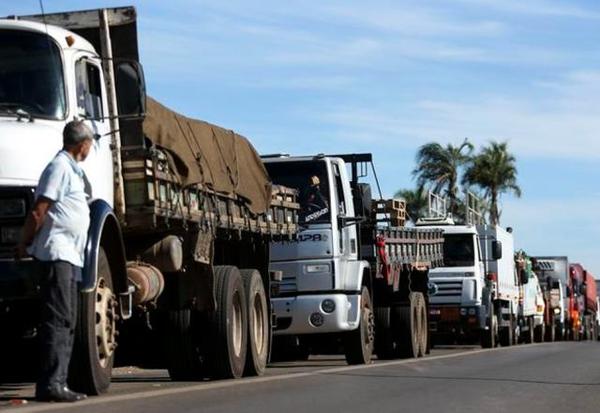 Imagem da notícia: Líder dos caminhoneiros diz que greve nacional pode começar na quinta-feira (19)
